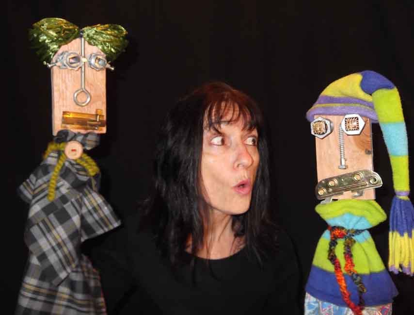 Photo atelier Empathie avec Chantale Mtivier et deux marionnettes garons
