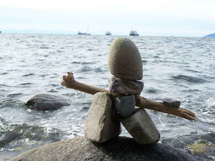 Sculpture de pierres sur la grve English Bay, Vancouver